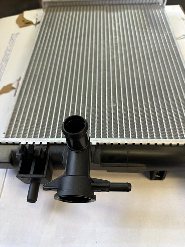 ダイハツ　ミラココア ラジエーター交換